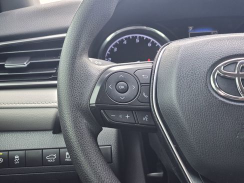 Used 2020 Toyota Camry LE image 29