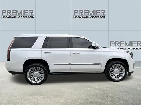 Used 2017 Cadillac Escalade Platinum AWD/4WD image 35