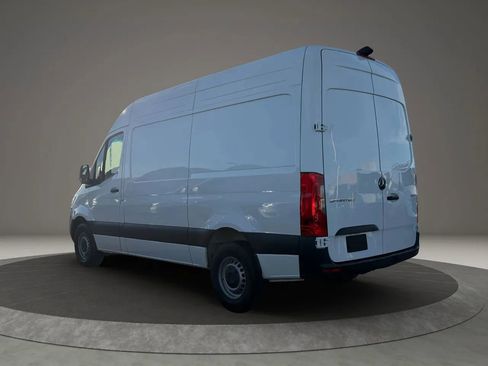 Used 2025 Mercedes-Benz Sprinter 2500 image 4