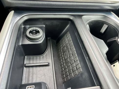 Used 2025 Ford Expedition Active image 28