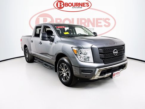 Used 2024 Nissan Titan SV w/ SV Convenience Package image 1