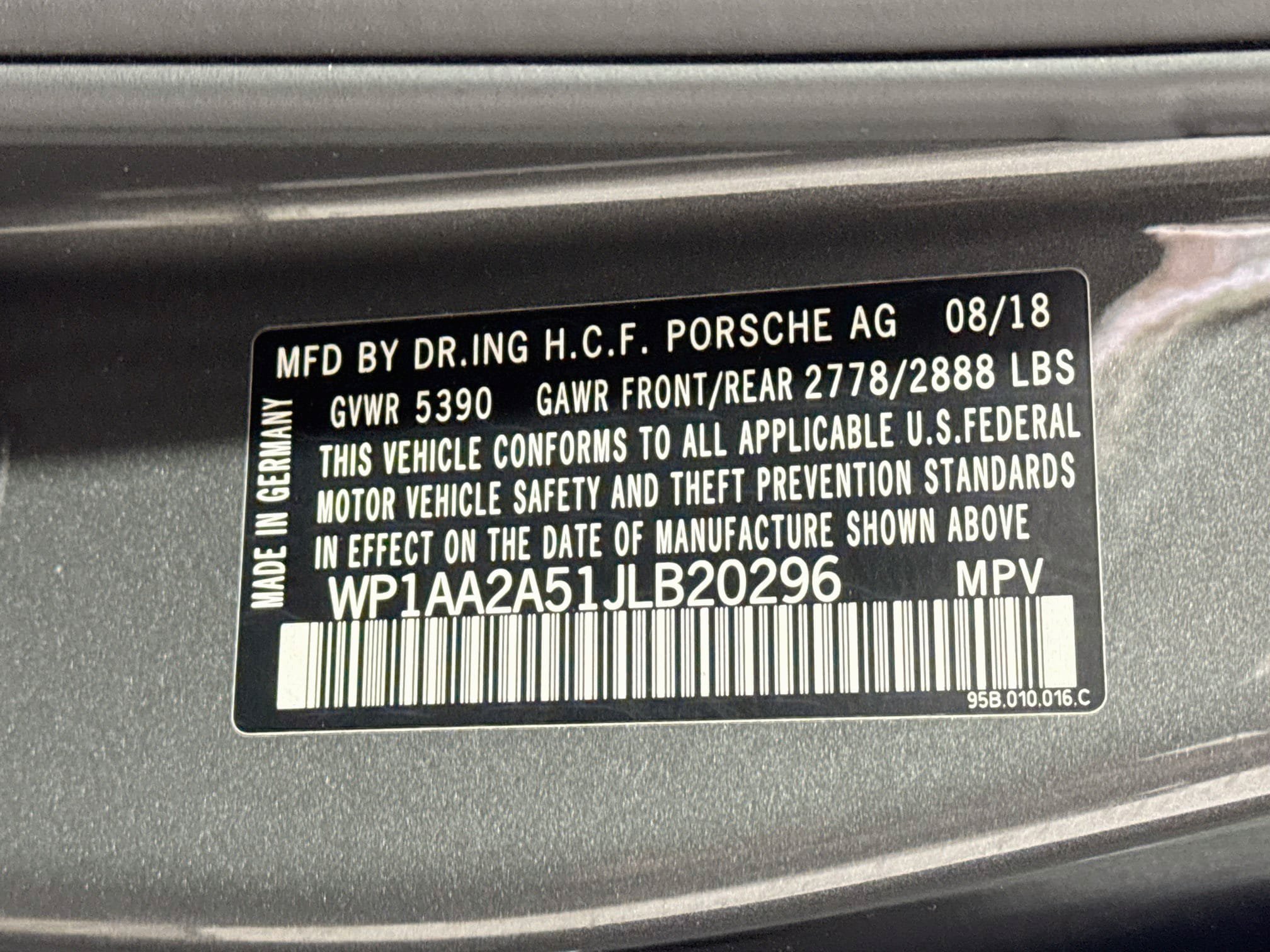 Used 2018 Porsche Macan AWD/4WD image 28