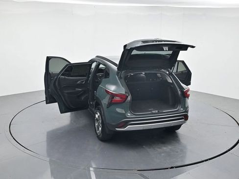 Used 2025 Chevrolet Trax LT w/ Driver Confidence Package FWD image 44