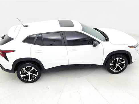 Used 2024 Chevrolet Trax RS w/ Sunroof Package image 18