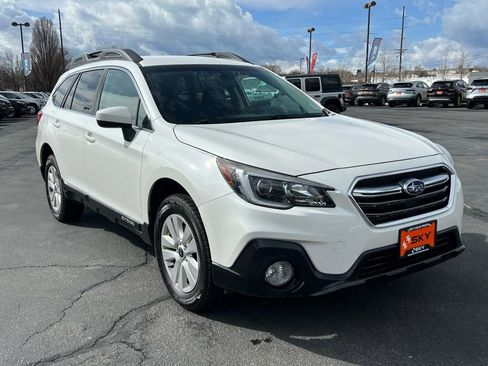 Used 2019 Subaru Outback 2.5i Premium image 6
