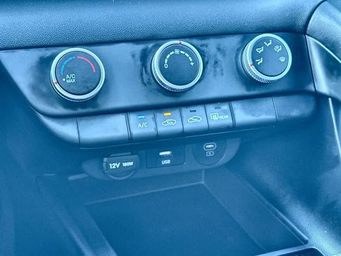 Used 2025 Hyundai Elantra SE FWD image 20