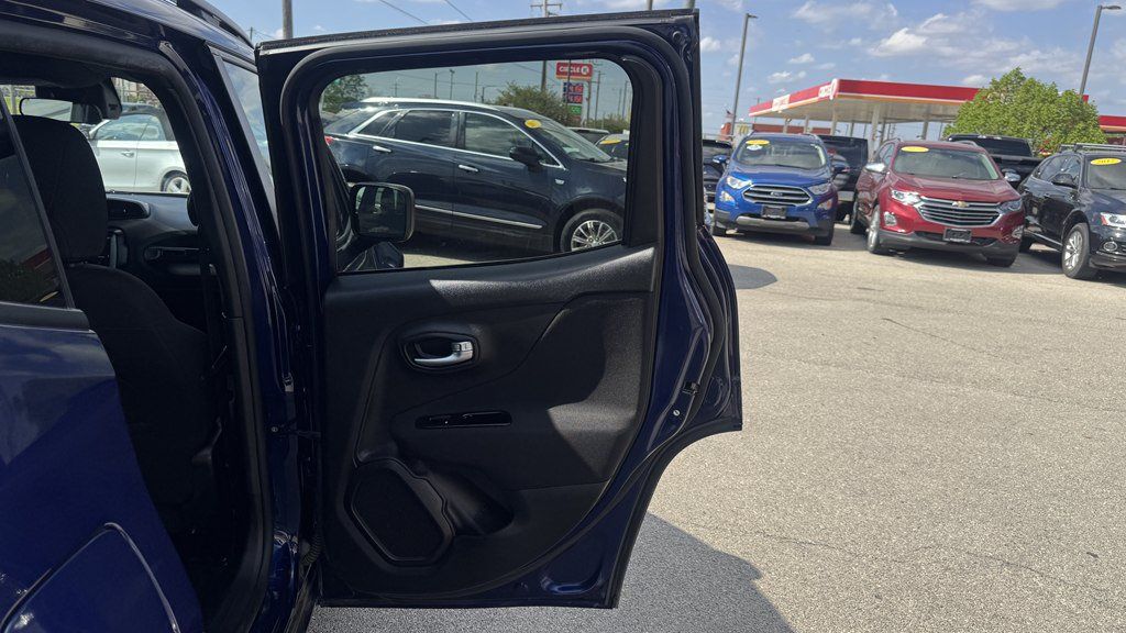 Used 2021 Jeep Renegade Latitude FWD image 23
