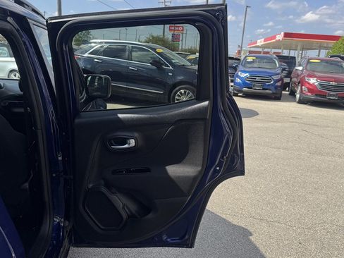 Used 2021 Jeep Renegade Latitude FWD image 23