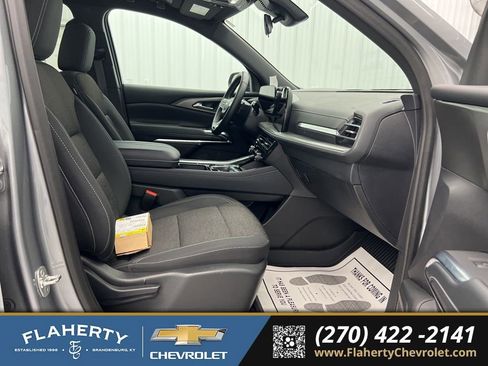 Used 2025 Chevrolet Traverse LT image 15