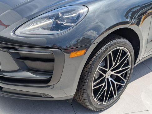 Certified 2025 Porsche Macan AWD/4WD image 12