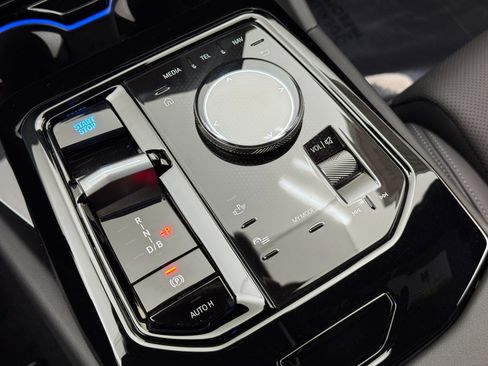 Used 2024 BMW i5 eDrive40i w/ M Sport Package image 33