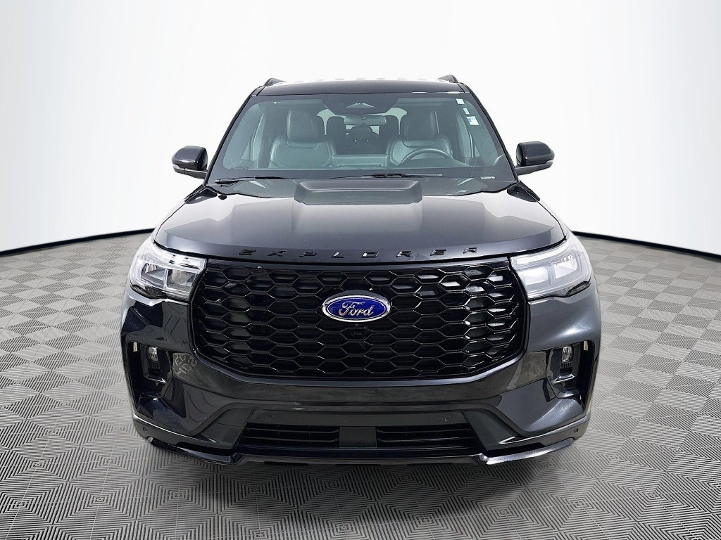 Used 2025 Ford Explorer ST-Line w/ ST-Line Street Pack AWD/4WD image 2