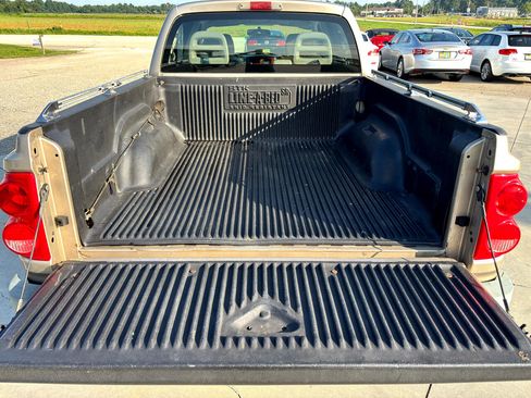 Used 2005 Dodge Dakota SLT image 21