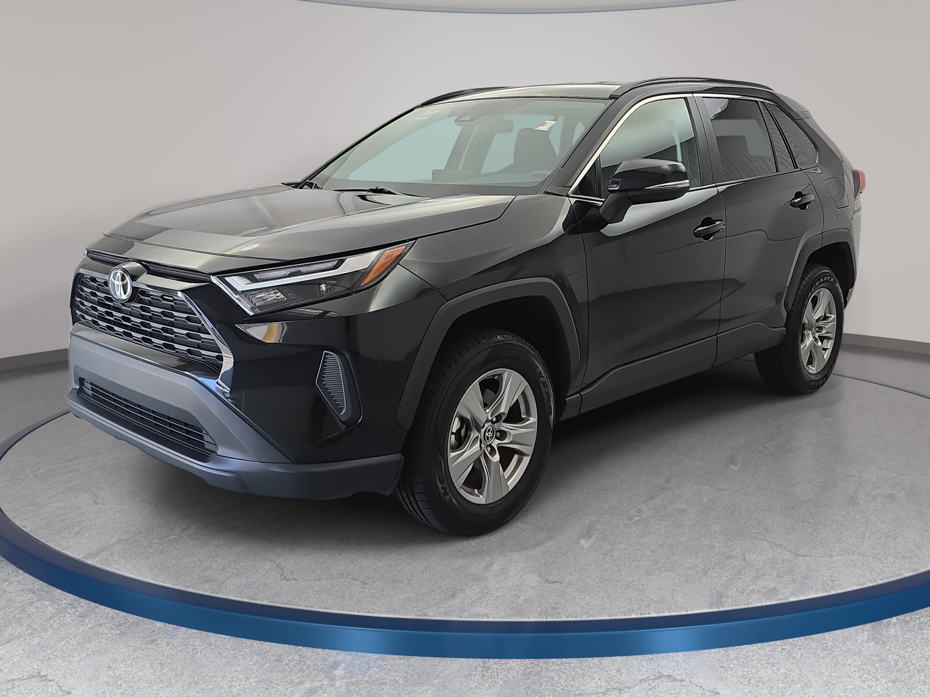 Used 2025 Toyota RAV4 XLE FWD image 1