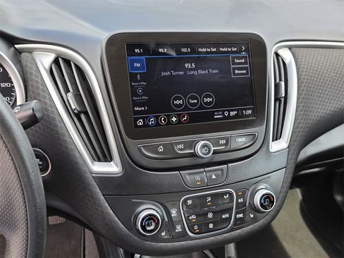 Used 2024 Chevrolet Malibu LT image 9