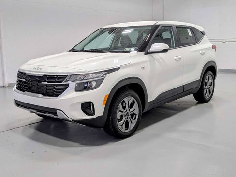 Used 2024 Kia Seltos LX AWD/4WD image 1