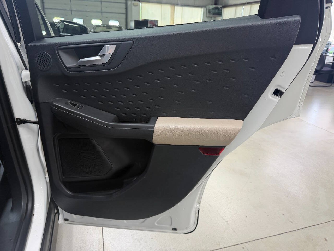 Used 2020 Ford Escape Titanium AWD/4WD image 14