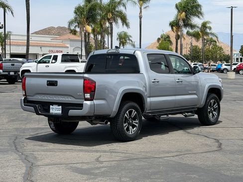 Used 2018 Toyota Tacoma TRD Sport RWD image 5