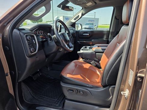 Used 2019 Chevrolet Silverado 1500 LT w/ All-Star Edition AWD/4WD image 2
