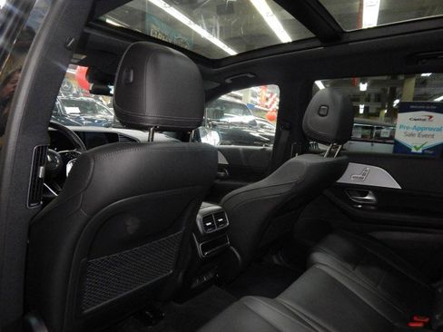 Used 2024 Mercedes-Benz GLS 450 4MATIC image 31