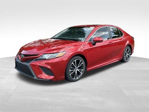 Used 2019 Toyota Camry SE FWD image 1
