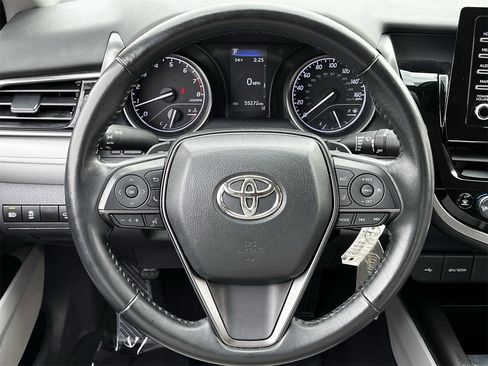 Used 2024 Toyota Camry SE image 11