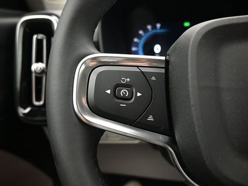 Used 2024 Volvo XC40 B5 Plus w/ Protection Package Premier image 25