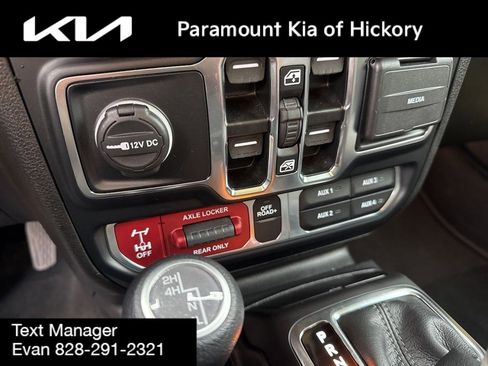 Used 2024 Jeep Gladiator Mojave w/ Technology Group image 28