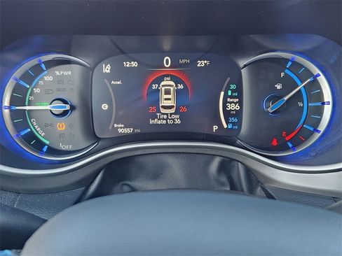 Used 2021 Chrysler Pacifica Touring-L image 11