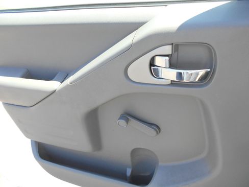 Used 2019 Nissan Frontier S RWD image 5