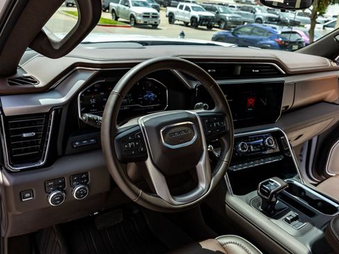Used 2025 GMC Sierra 1500 Denali w/ Technology Package AWD/4WD image 17