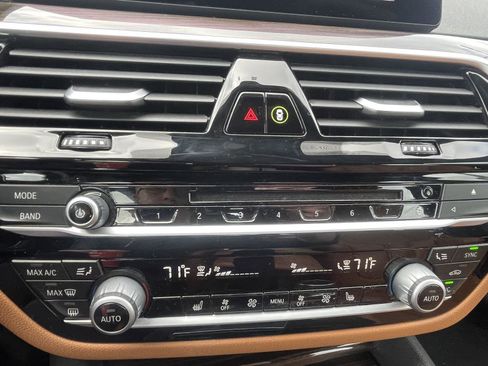 Used 2019 BMW 540i xDrive w/ Premium Package image 13