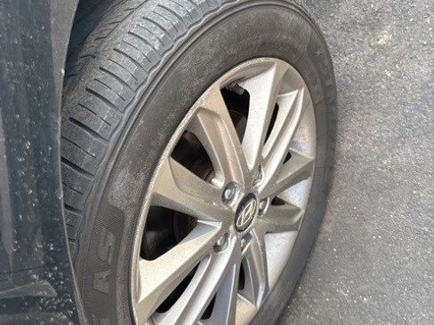 Used 2016 Hyundai Elantra SE w/ Option Group 02 image 16