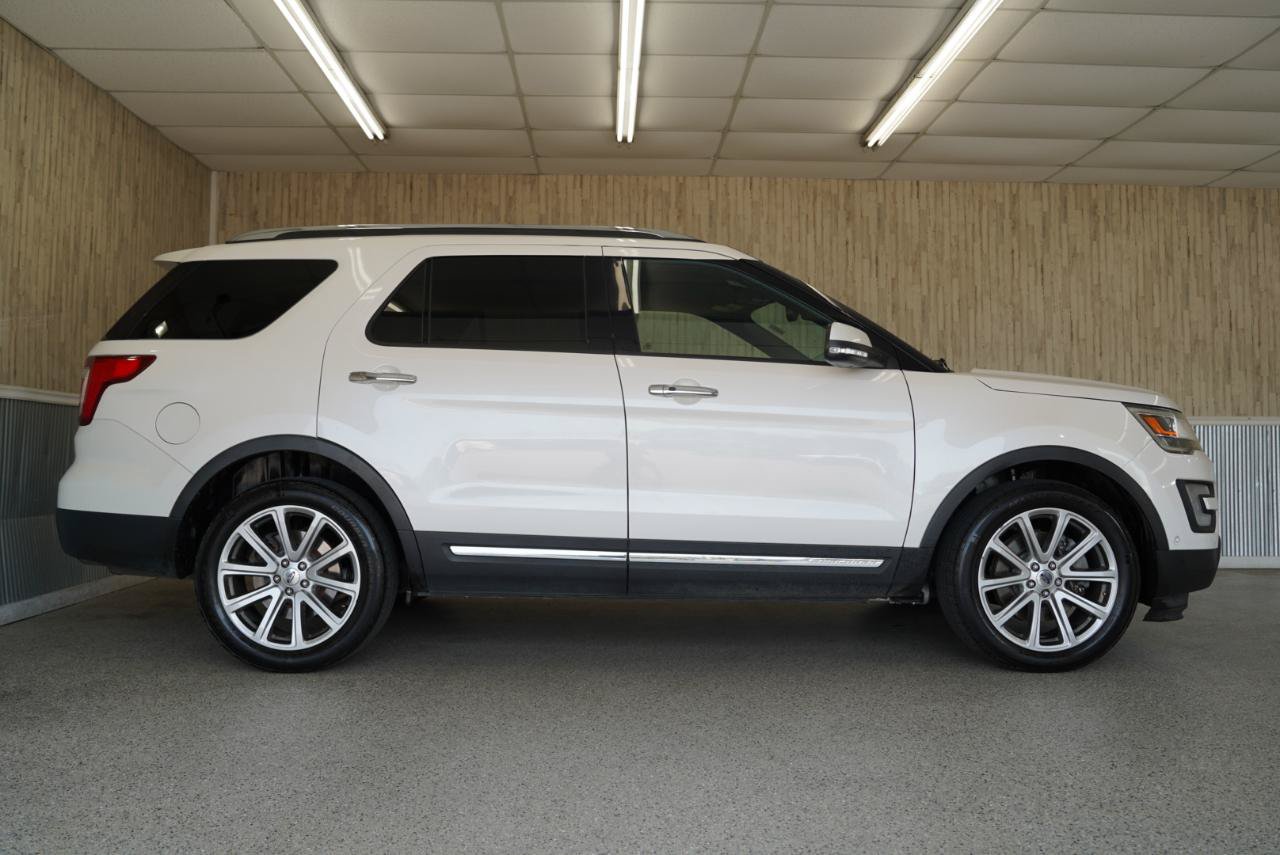 Used 2017 Ford Explorer Limited w/ Equipment Group 301A FWD image 6