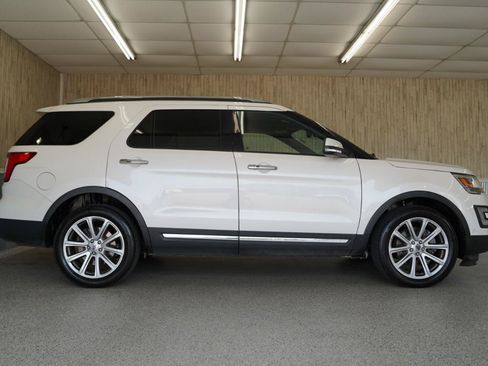 Used 2017 Ford Explorer Limited w/ Equipment Group 301A FWD image 6