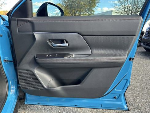 New 2025 Nissan Kicks SR image 8