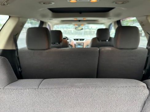 Used 2017 Chevrolet Traverse LT w/ Style and Technology Package FWD image 23