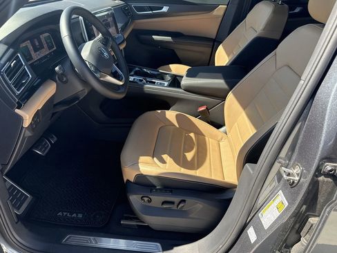 Used 2025 Volkswagen Atlas Cross Sport SEL R-Line image 12