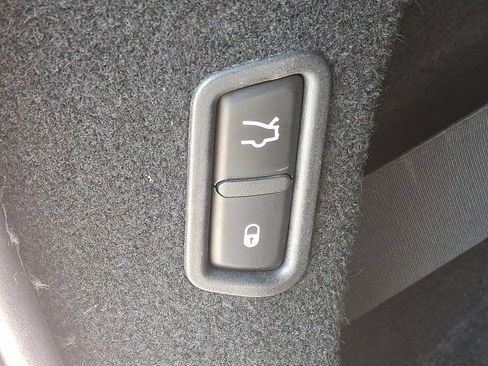 Used 2017 Maserati Levante w/ Sport Package image 27