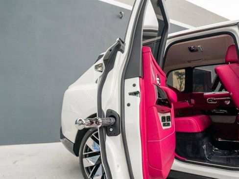 Used 2025 Rolls-Royce Cullinan image 54