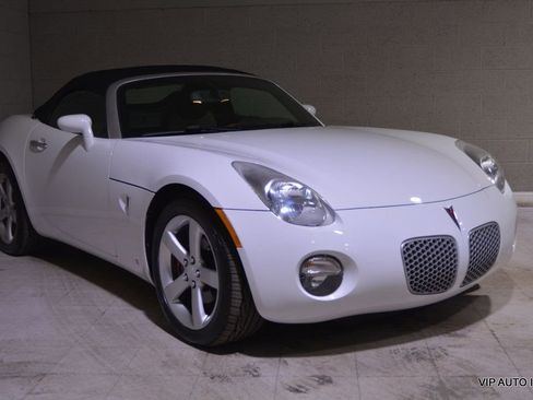 Used 2008 Pontiac Solstice Convertible w/ Premium Package image 3
