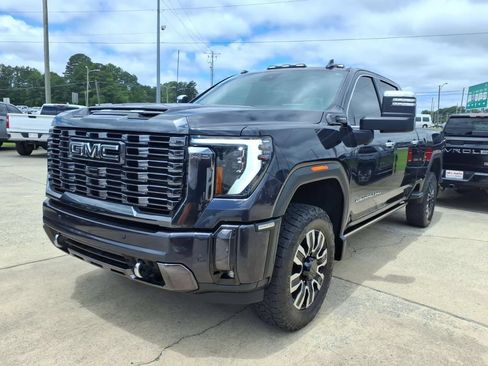 Used 2024 GMC Sierra 2500 Denali Ultimate w/ Max Trailering Package AWD/4WD image 3
