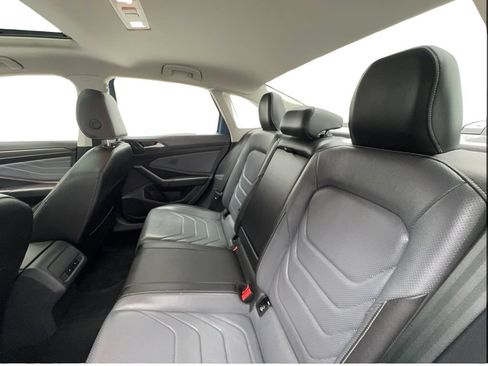 Used 2025 Volkswagen Jetta SEL FWD image 24