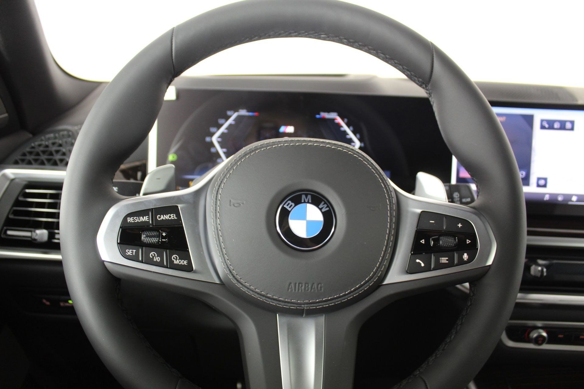 Used 2026 BMW X5 xDrive40i w/ M Sport Package AWD/4WD image 14