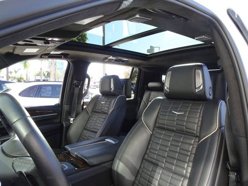 Used 2023 Cadillac Escalade ESV Sport Platinum w/ LPO, ONYX Package image 12