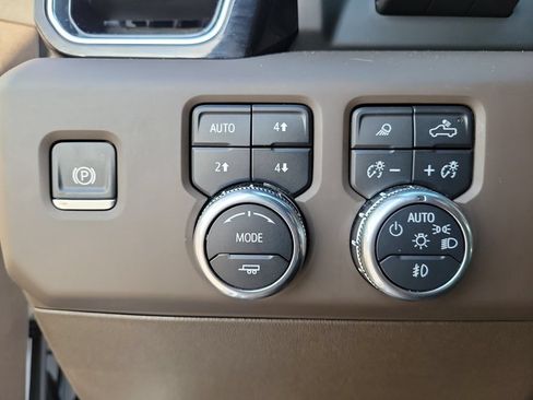 Used 2024 GMC Sierra 3500 Denali w/ Denali Reserve Package AWD/4WD image 26