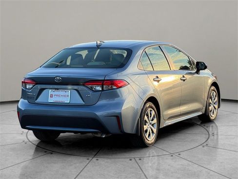 Used 2021 Toyota Corolla LE image 6