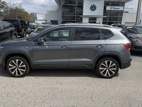 Certified 2023 Volkswagen Taos SE image 11
