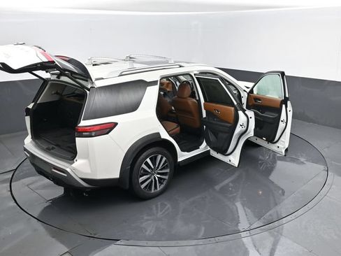 Used 2022 Nissan Pathfinder Platinum w/ Cargo Package AWD/4WD image 31
