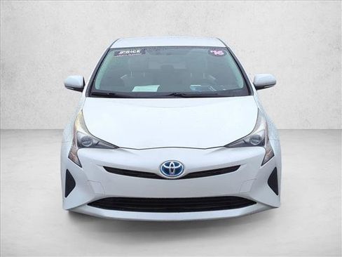 Used 2016 Toyota Prius Two image 2